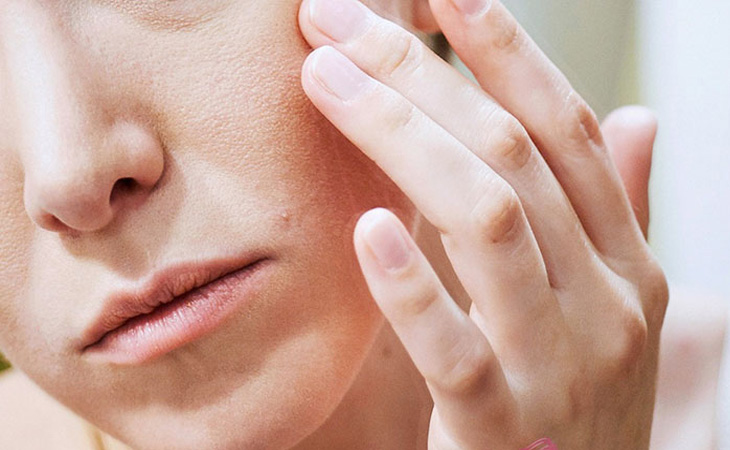 Sử dụng chế độ hút ẩm quá nhiều dễ làm da bị khô, nứt nẻ và mất nước